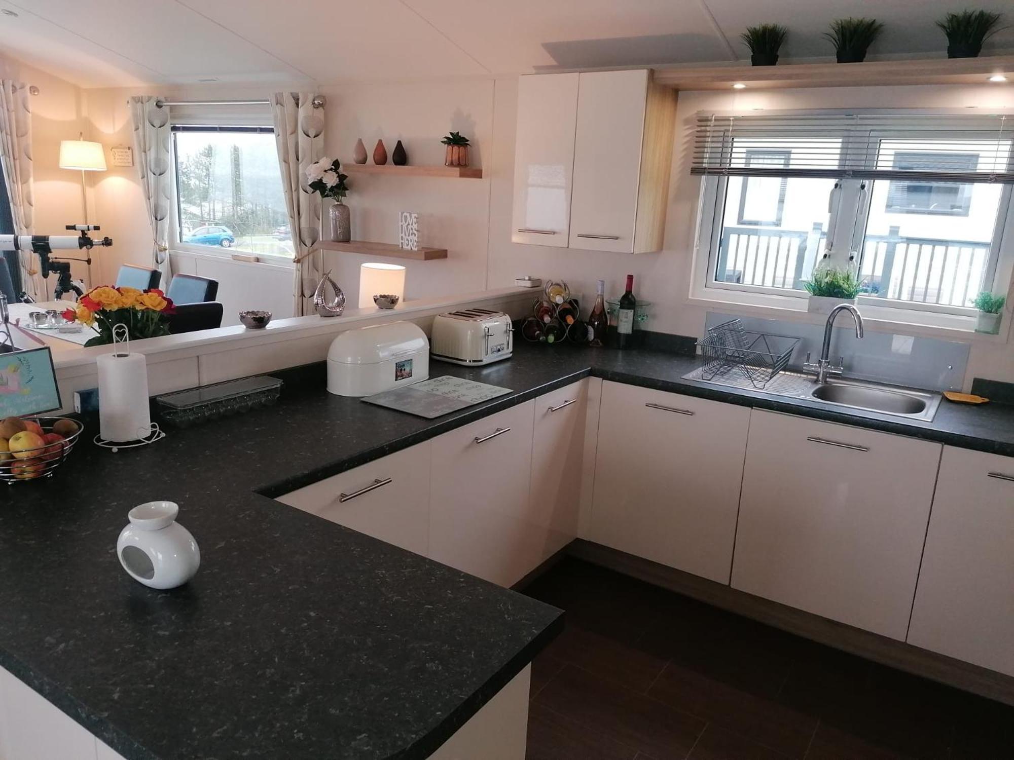 Lovely 3-bed In With Stunning Views Holiday home *