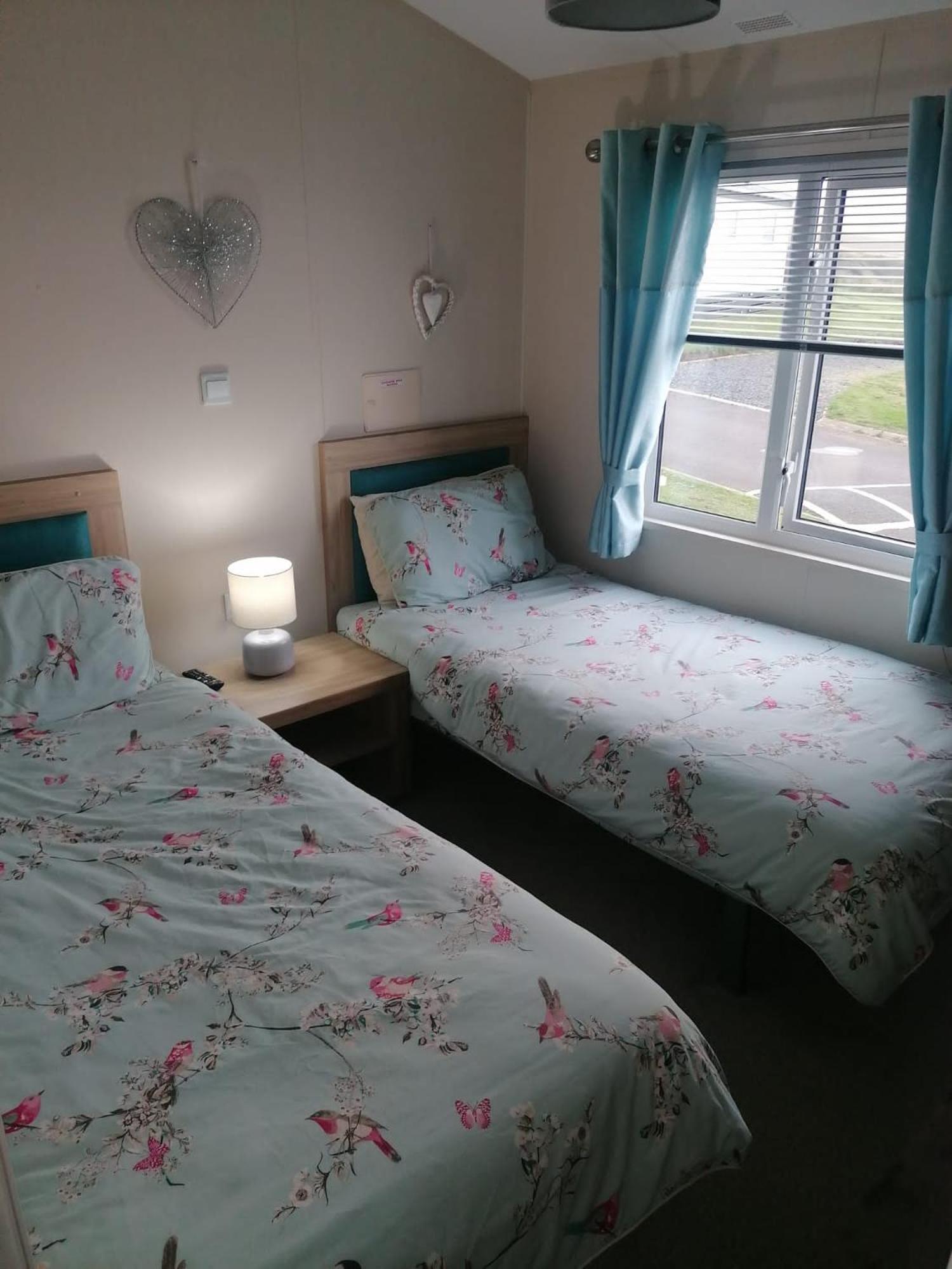 Lovely 3-bed In With Stunning Views *