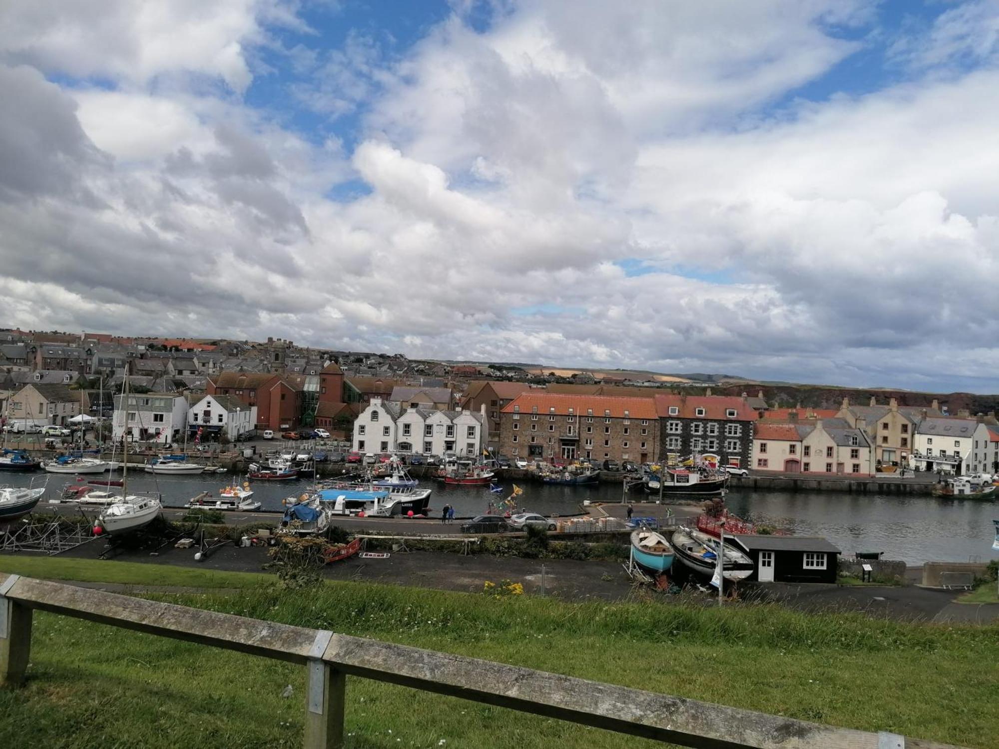 Lovely 3-bed In With Stunning Views *